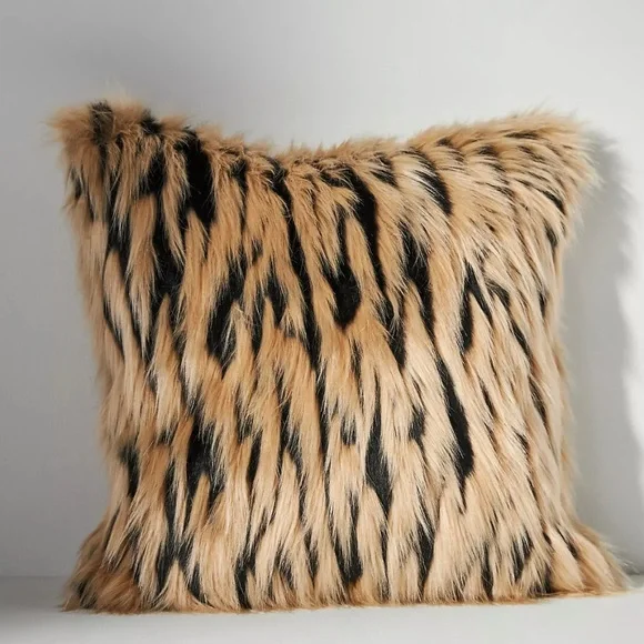 (Set of 2) LIKE NEW Anthropologie Faux Fur Accent Pillow covers - Picture 1 of 2